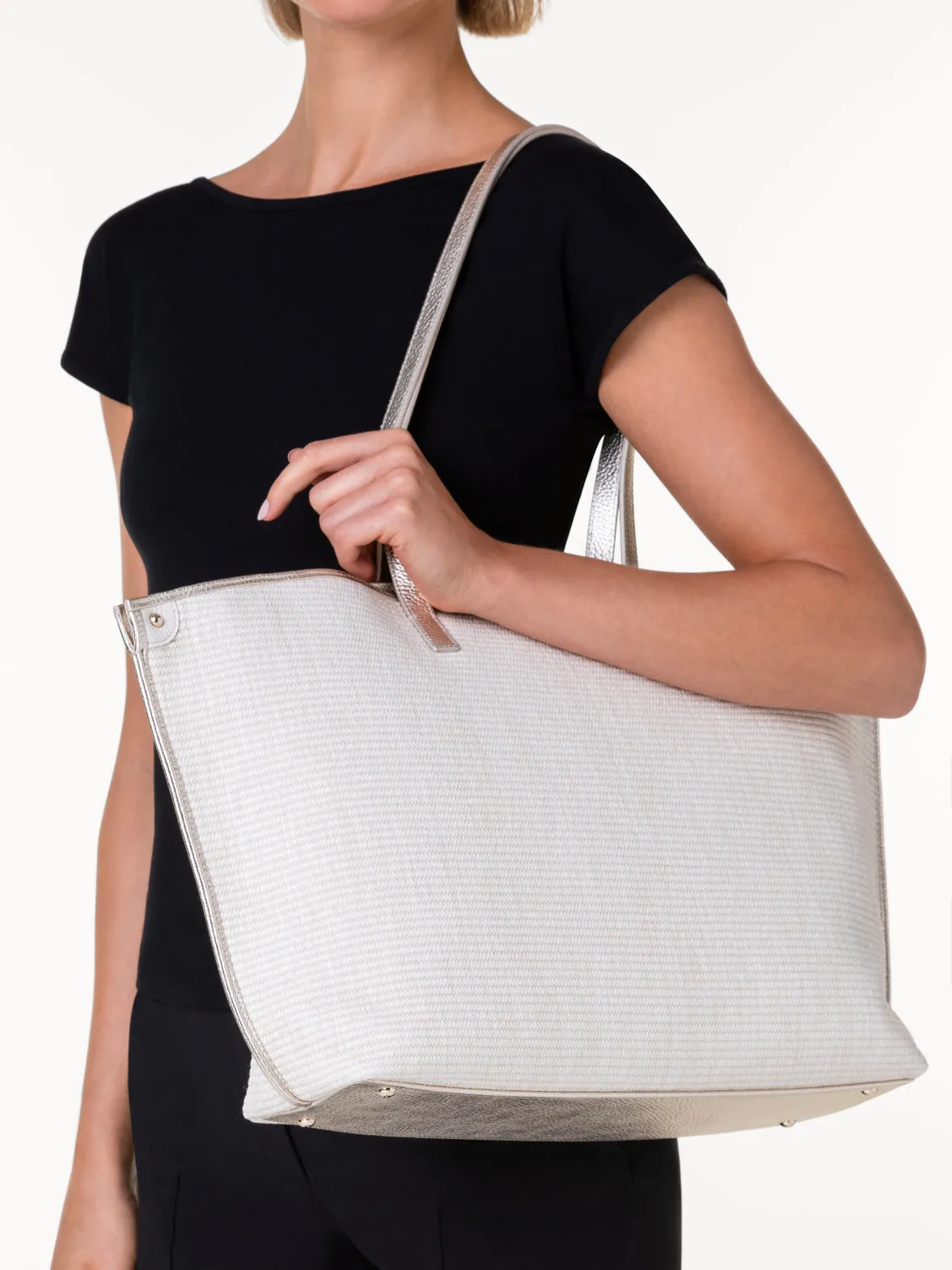 Ai Medium Shoulder Tote