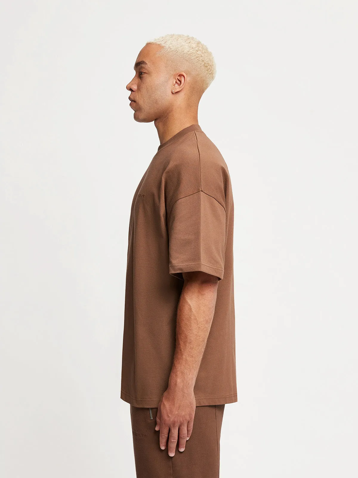 ESSENTIAL T-SHIRT - BROWN